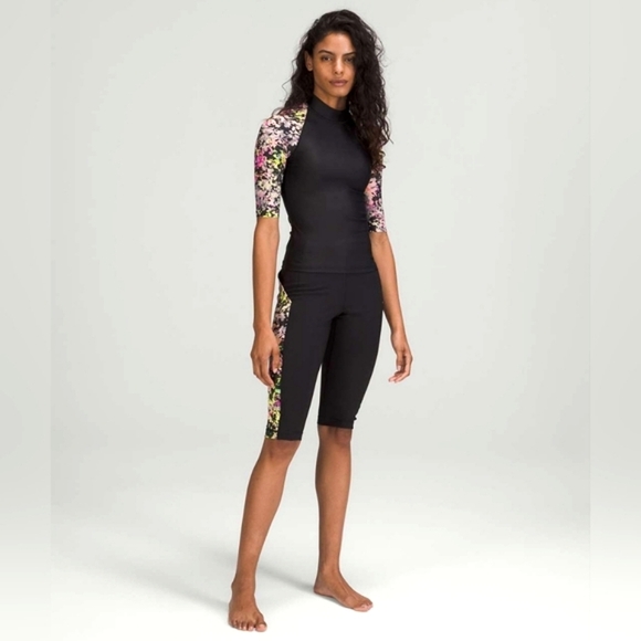 NWT Lululemon High-Rise Paddle  Crop Length Black Blossom Pink Multi Size 6 - Picture 2 of 16